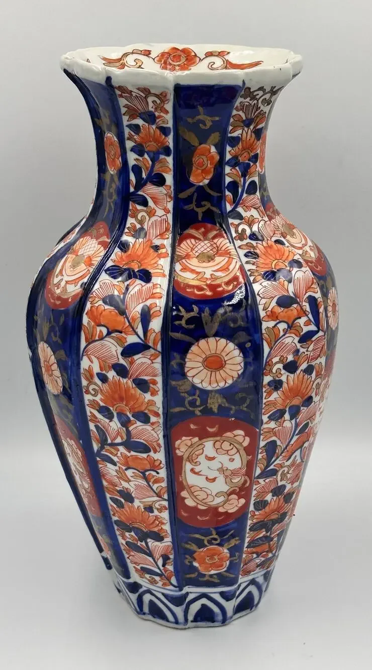 Japanese porcelain Meiji Period Imari Fluted Ribbed Body Vase